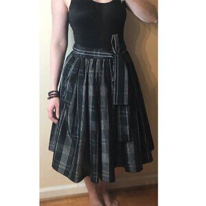 Vintage Jason Prescott Collection full skirt, pockets, aprox size 6 or small.